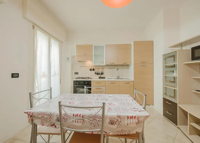 아파트 Poppy's Flat - 10 Min From & Train Station *