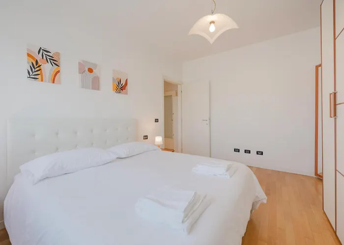 아파트 Poppy's Flat - 10 Min From & Train Station