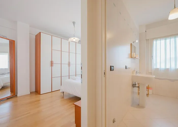 Poppy's Flat - 10 Min From & Train Station * 베니스