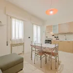 Apartment Poppy's Flat - 10 Min From & Train Station *