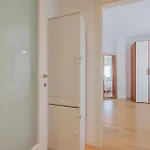 Poppy's Flat - 10 Min From & Train Station