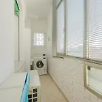 Poppy's Flat - 10 Min From & Train Station * Venice