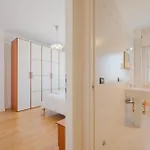 Poppy's Flat - 10 Min From & Train Station * Venice