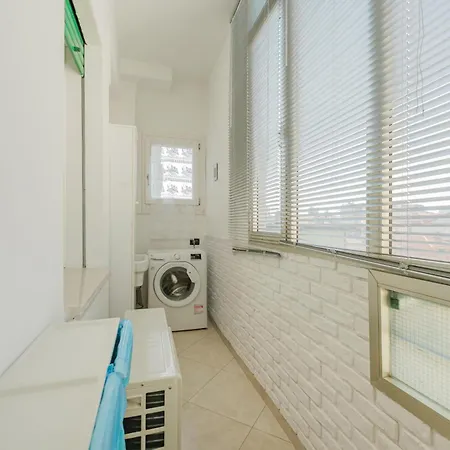 Poppy's Flat - 10 Min From & Train Station * Wenecja