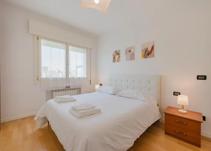 Poppy's Flat - 10 Min From & Train Station