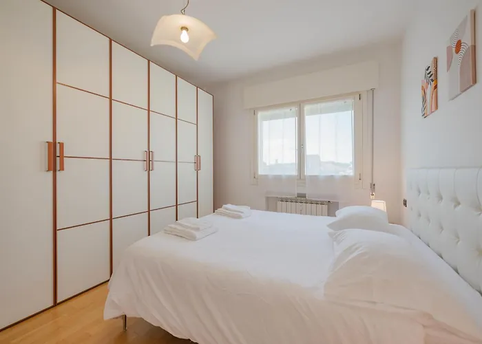 דירה Poppy's Flat - 10 Min From & Train Station *