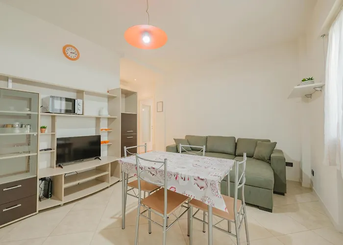 Poppy's Flat - 10 Min From & Train Station ונציה