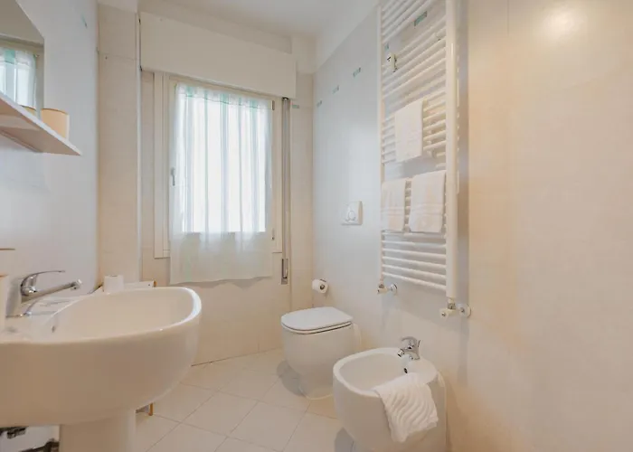 דירה Poppy's Flat - 10 Min From & Train Station ונציה