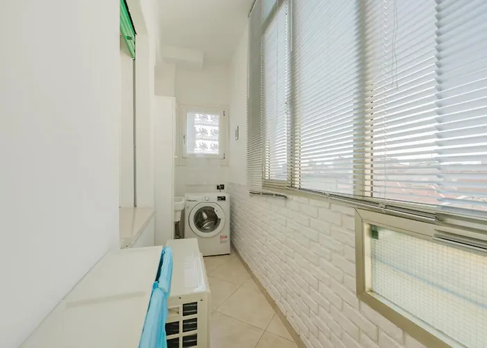 Poppy's Flat - 10 Min From & Train Station * ונציה