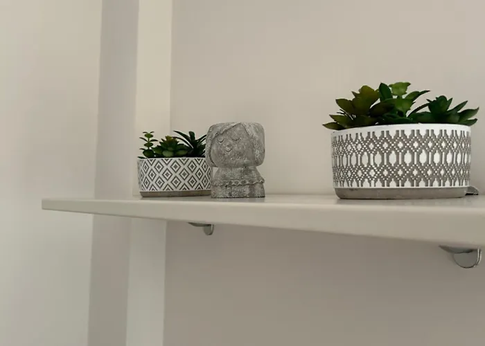 Poppy's Flat - 10 Min From & Train Station דירה ונציה