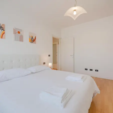 Apartamento Poppy's Flat - 10 Min From & Train Station